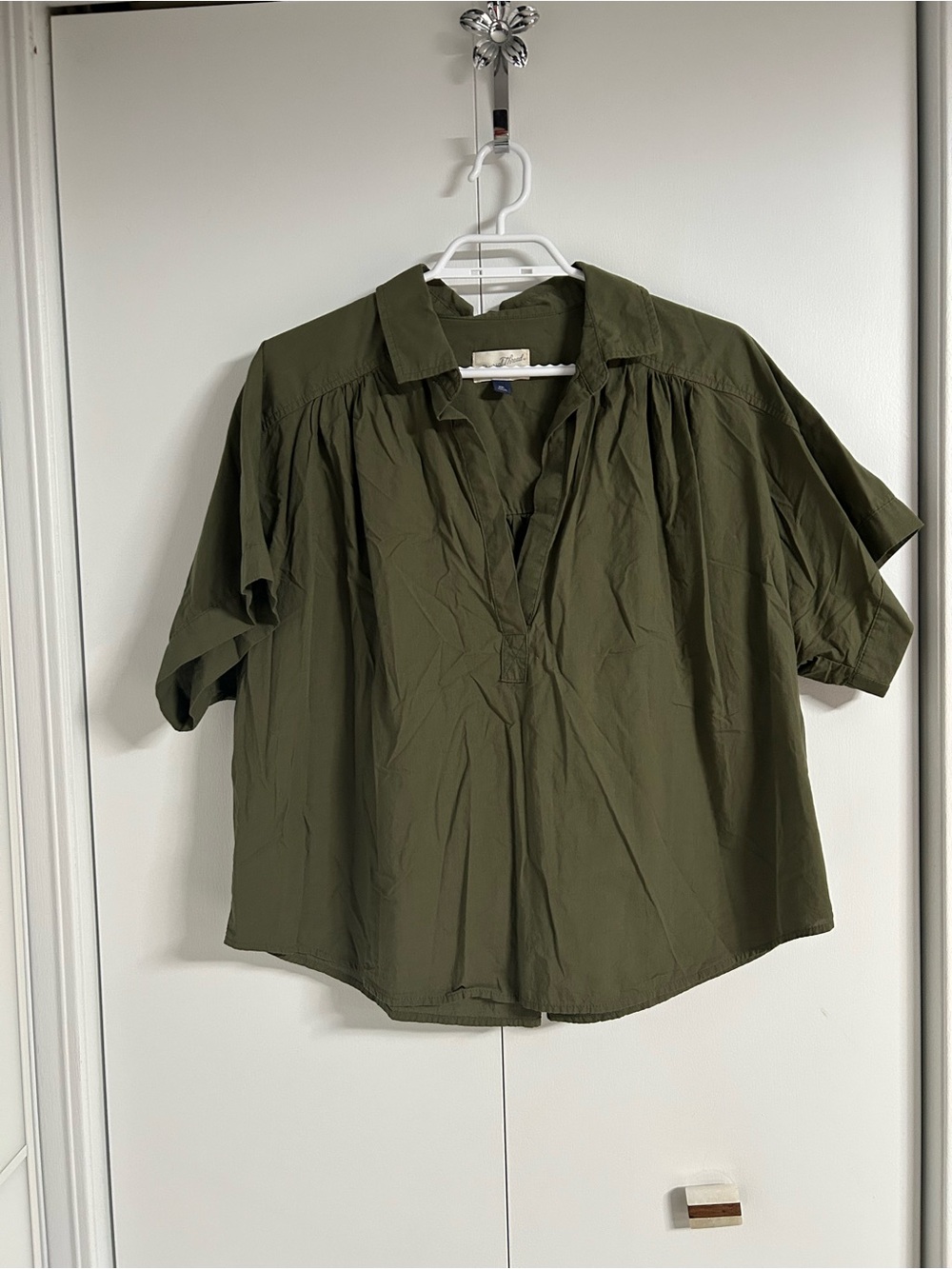 Universal Thread Olive Green Short-Sleeve oversized crop